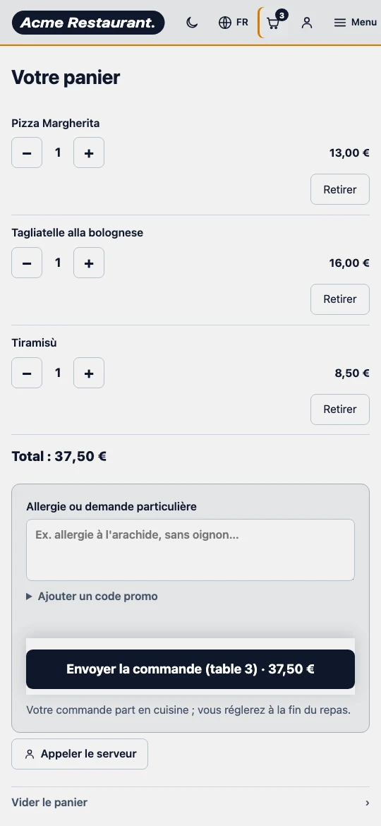Panier et paiement à table sur le téléphone d'un client